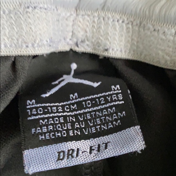 Jordan boys shorts M - Picture 2 of 3